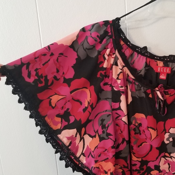 Elle Blouse - Picture 2 of 3